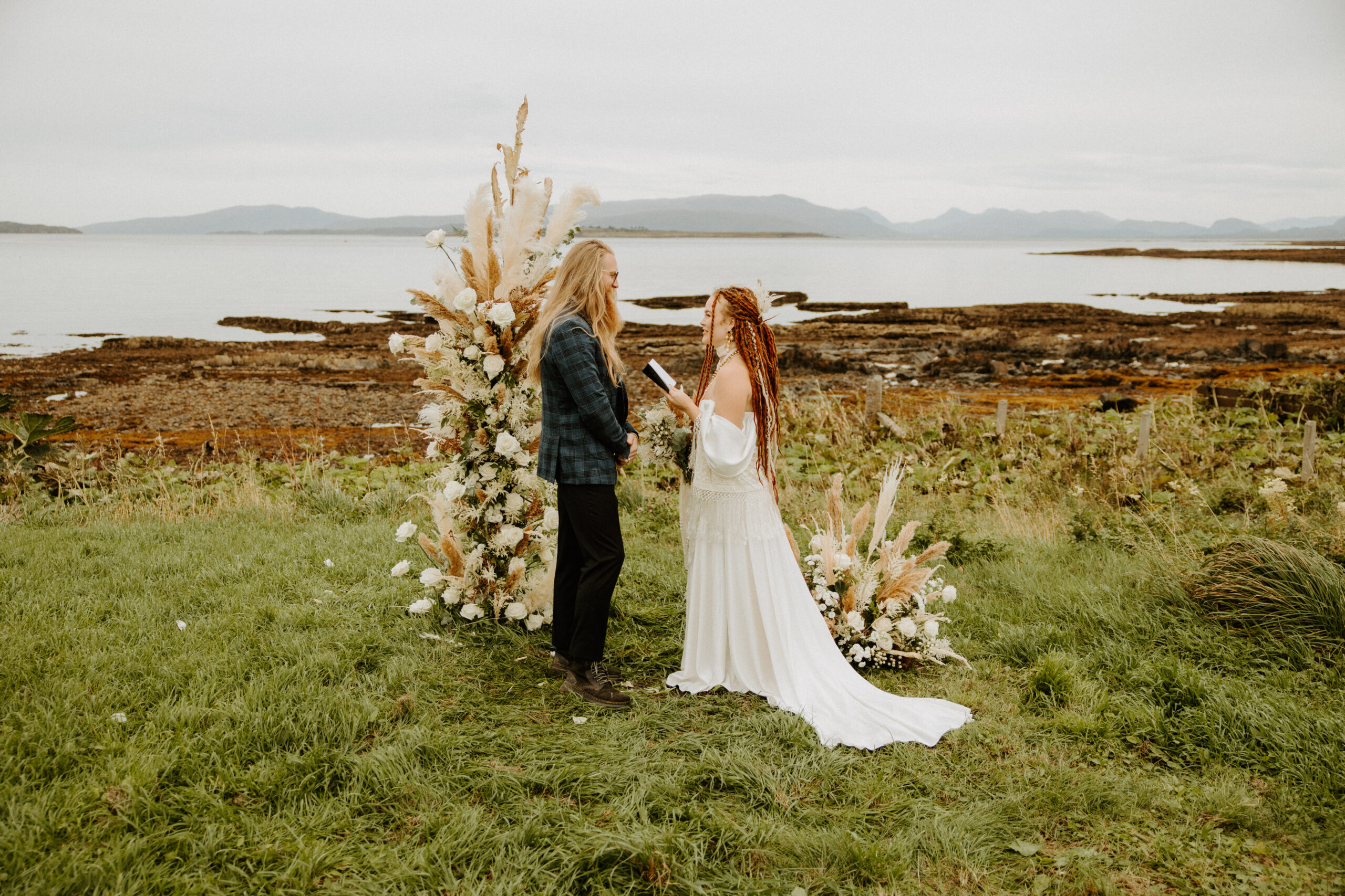 bride and groom eloping in scotland